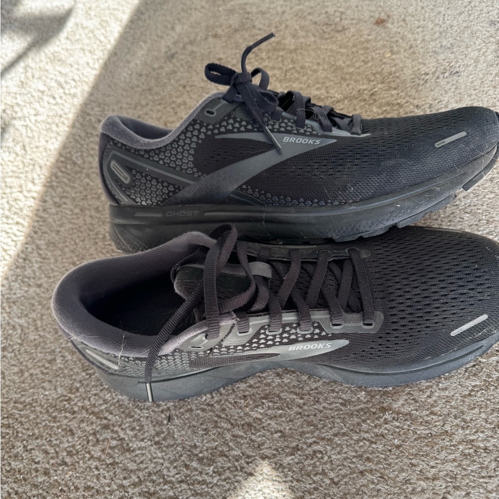 Women’s brooks